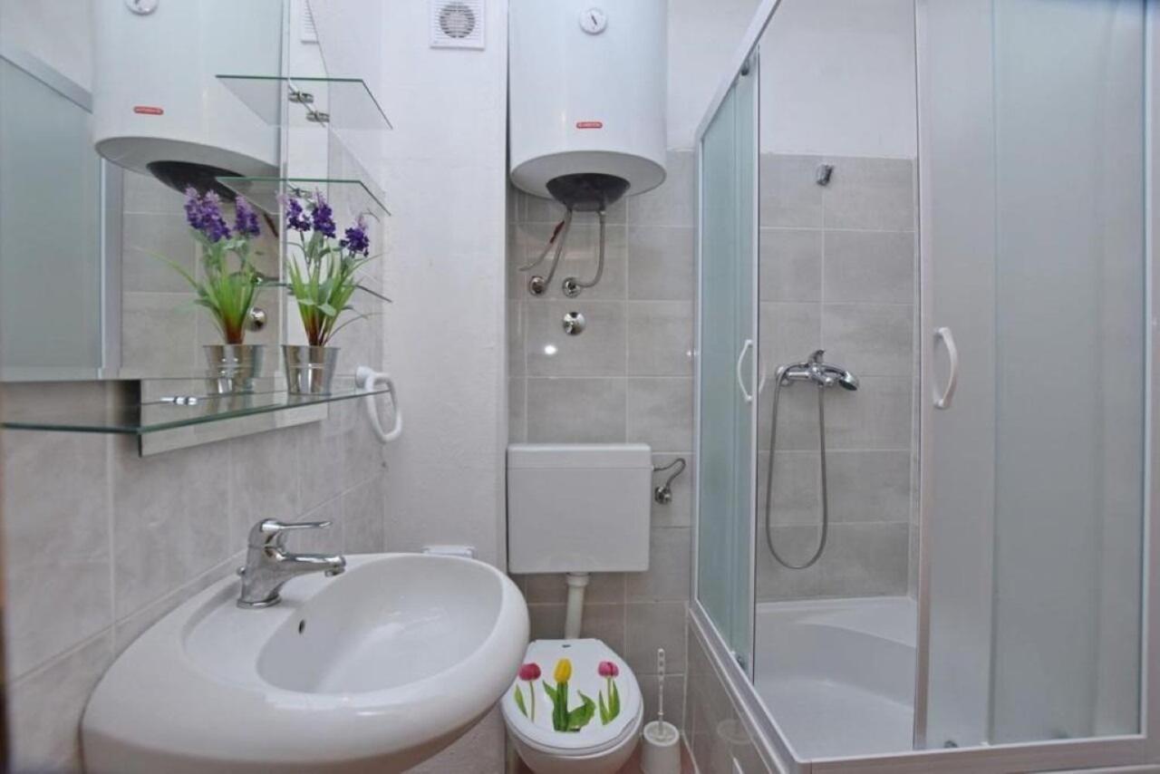 אומיס Apartment Rene מראה חיצוני תמונה