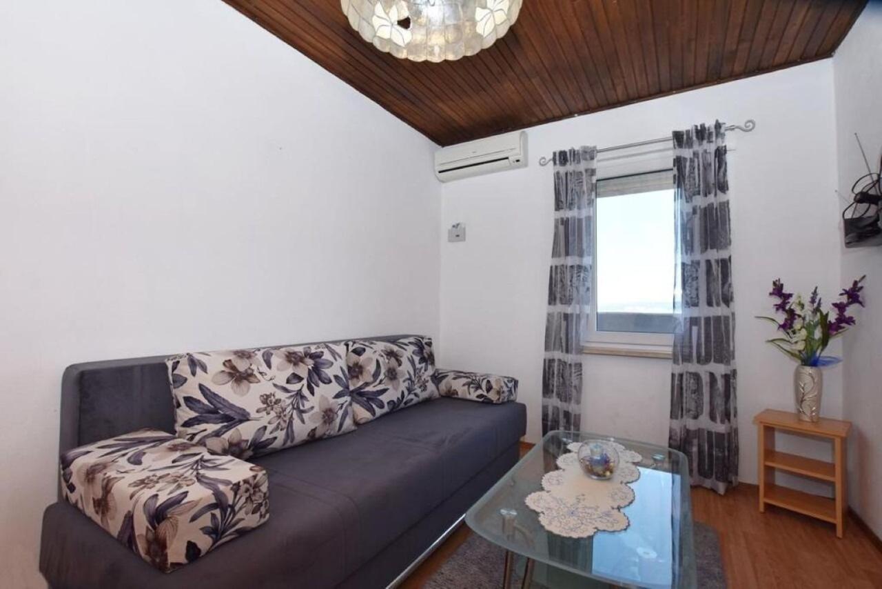 אומיס Apartment Rene מראה חיצוני תמונה