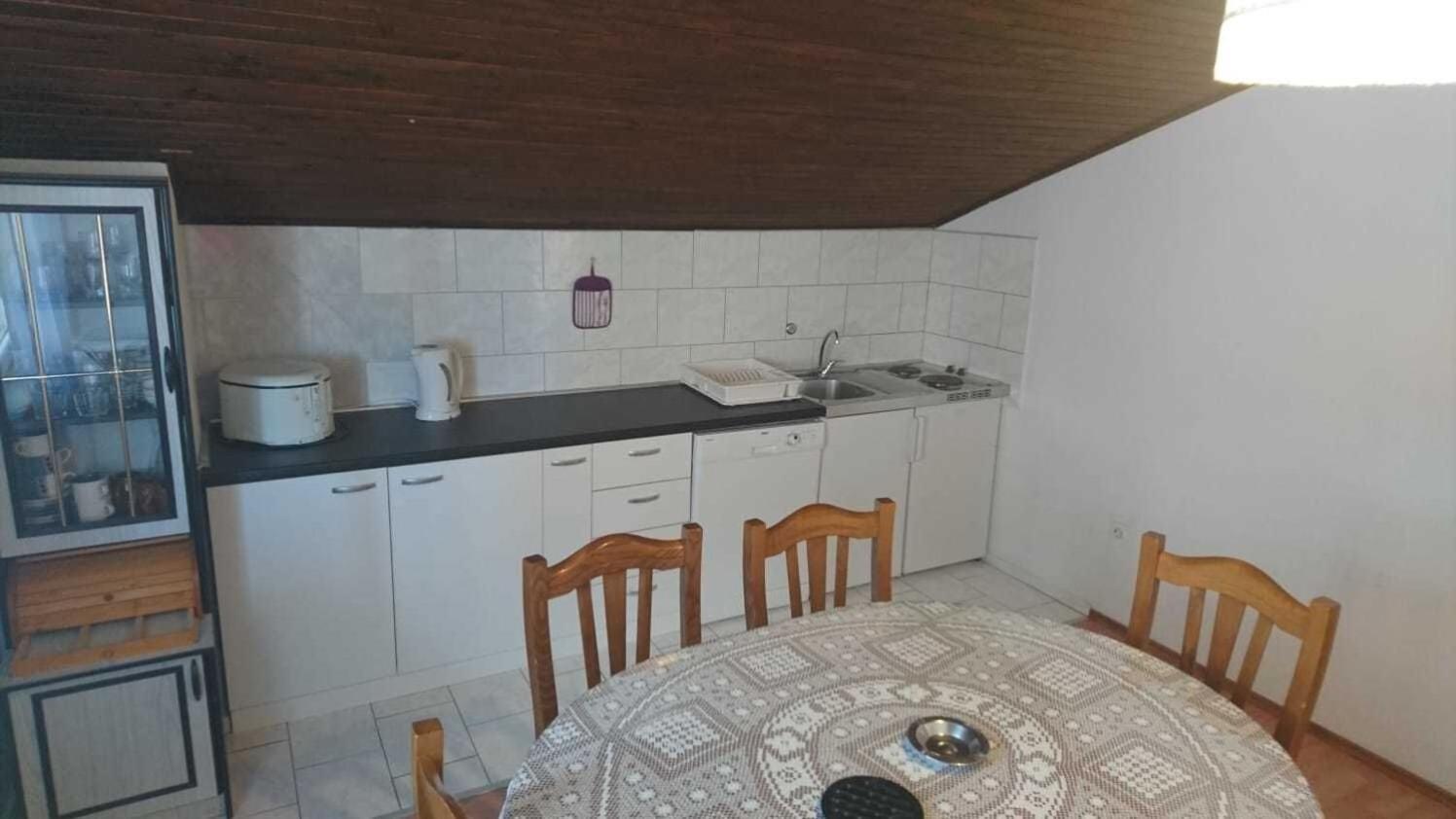 אומיס Apartment Rene מראה חיצוני תמונה