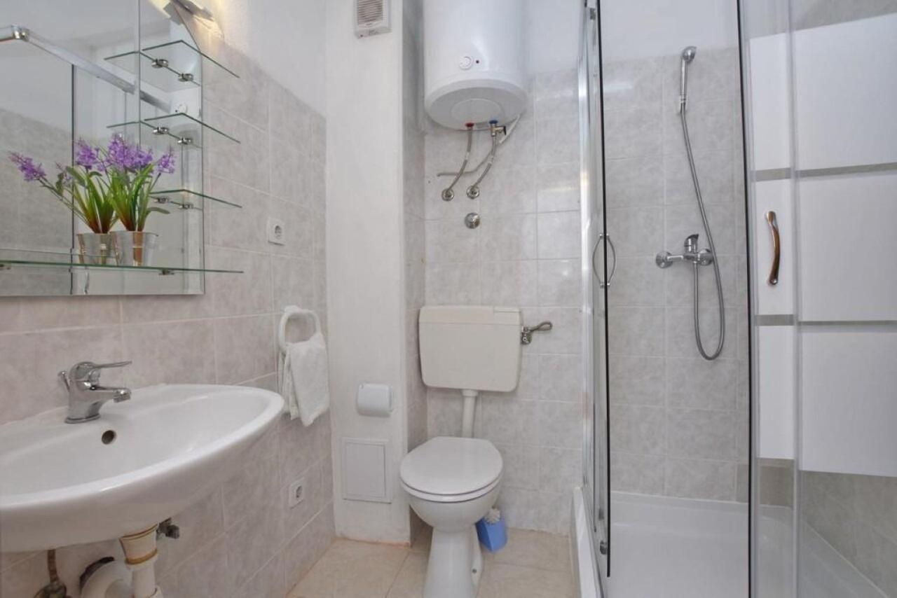 אומיס Apartment Rene מראה חיצוני תמונה