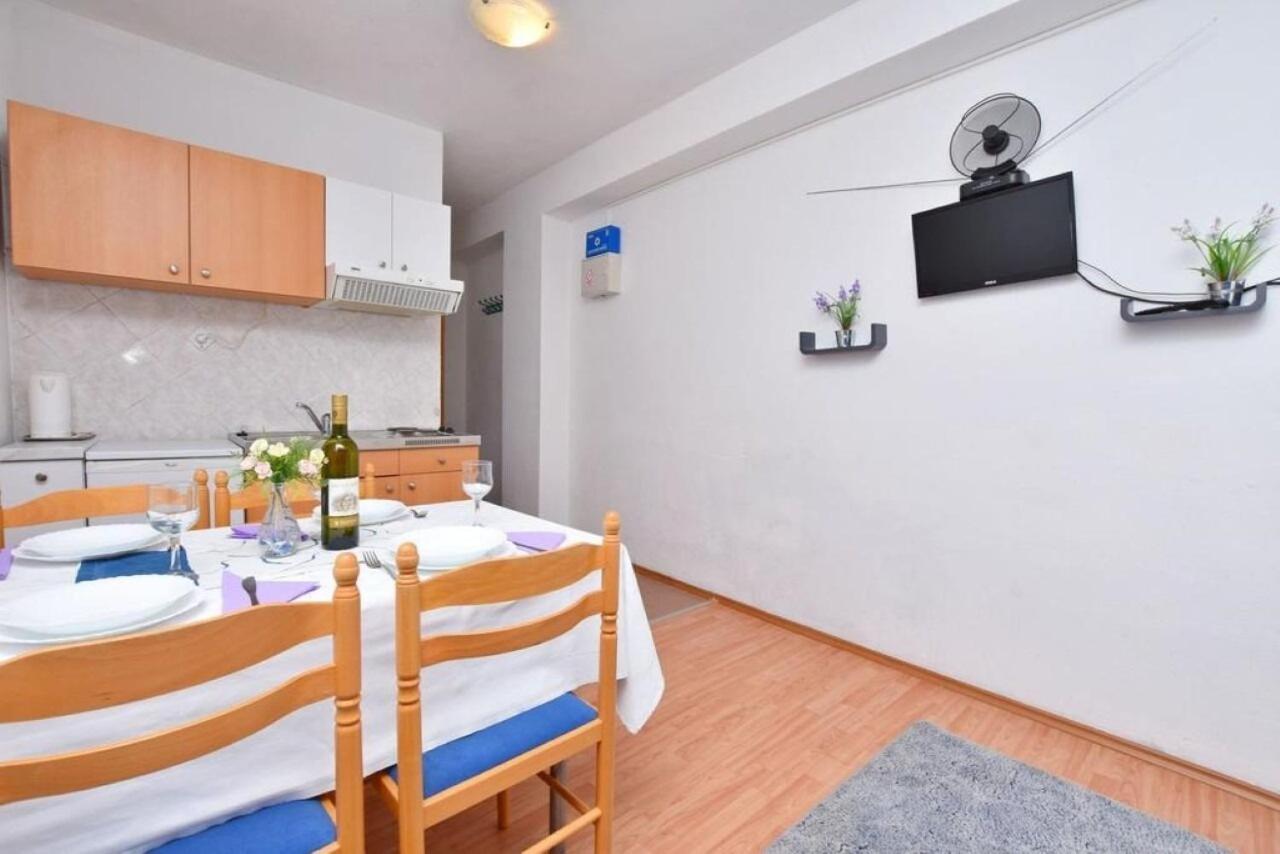 אומיס Apartment Rene מראה חיצוני תמונה