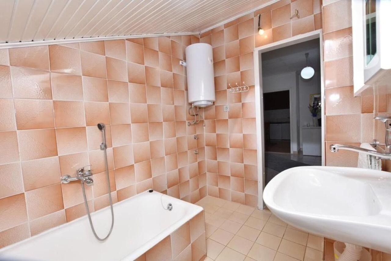 אומיס Apartment Rene מראה חיצוני תמונה